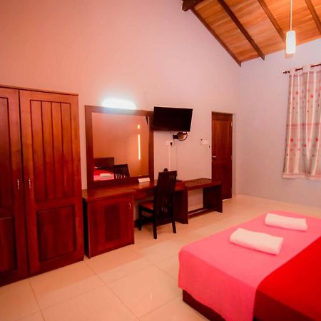 Airport Villa Katunayaka Esterno foto