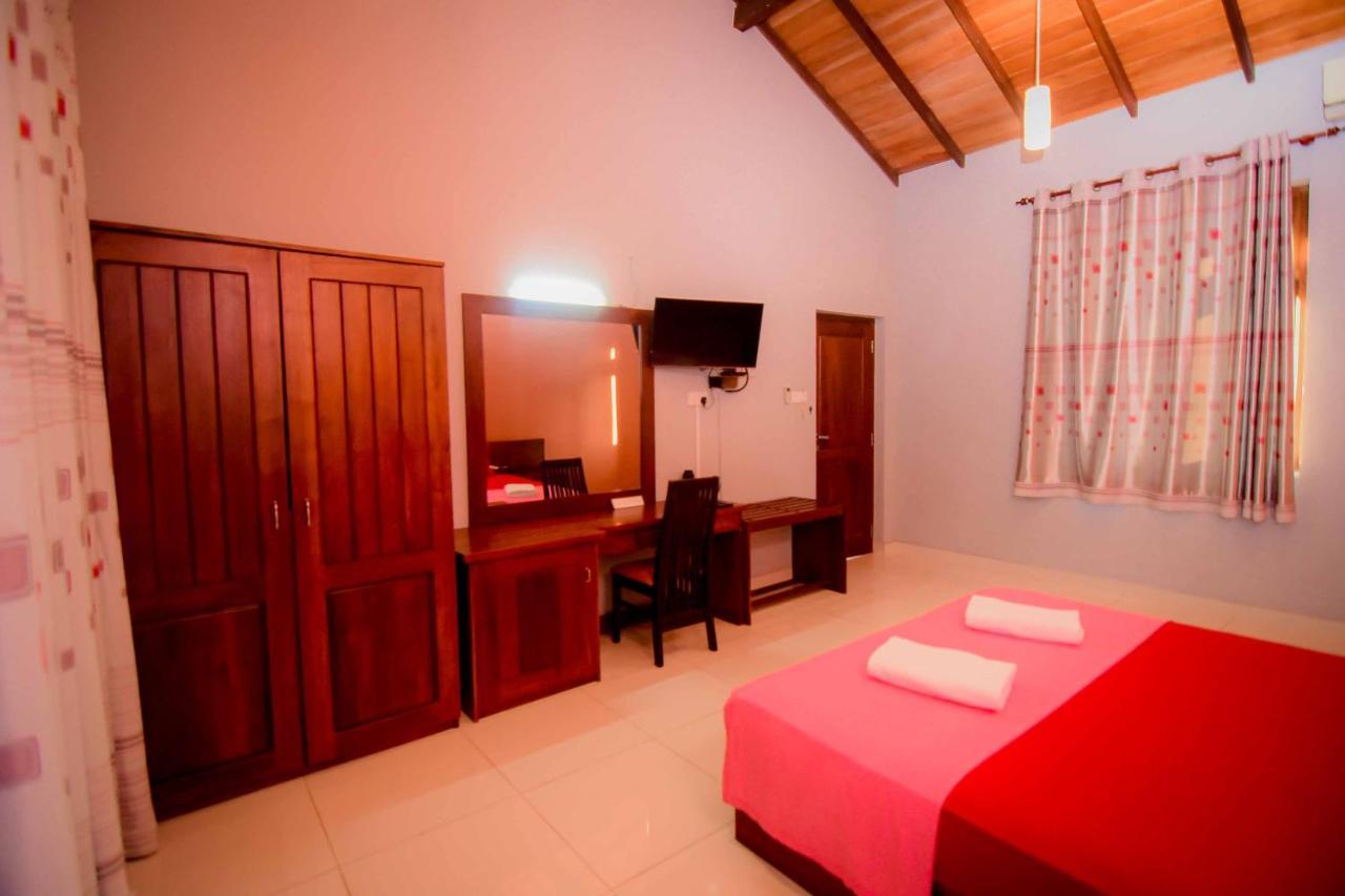 Airport Villa Katunayaka Esterno foto