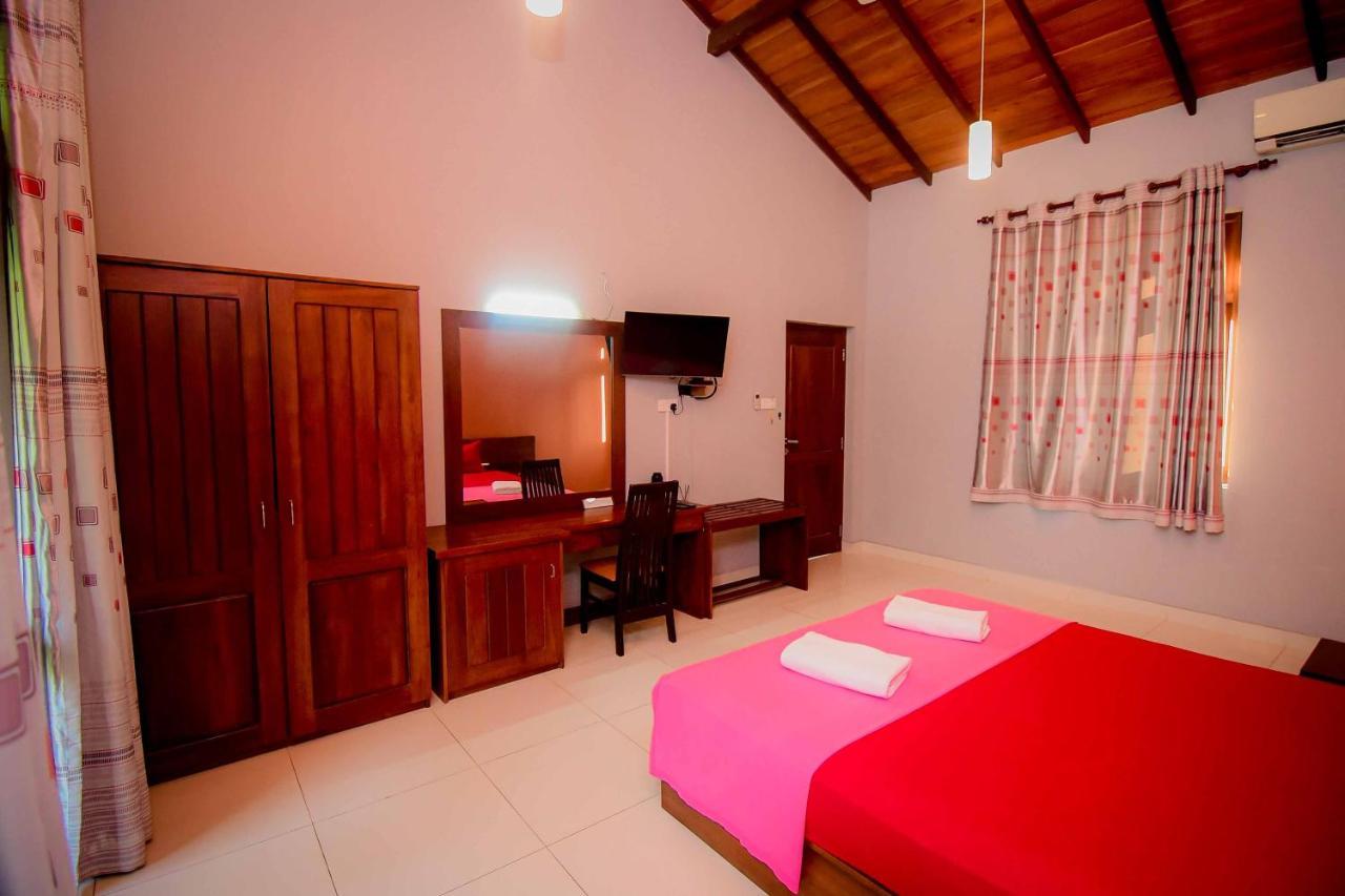 Airport Villa Katunayaka Esterno foto