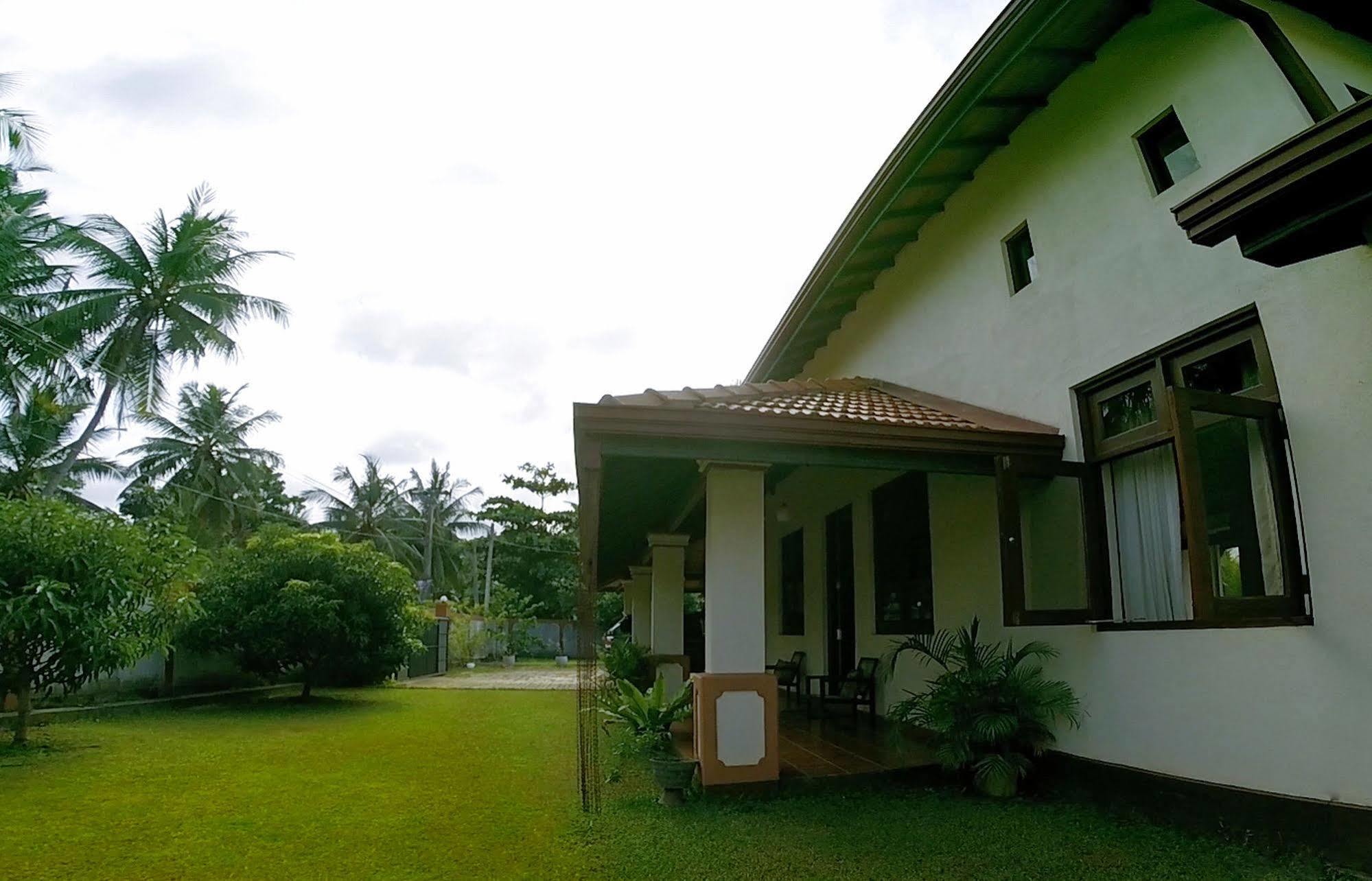 Airport Villa Katunayaka Esterno foto