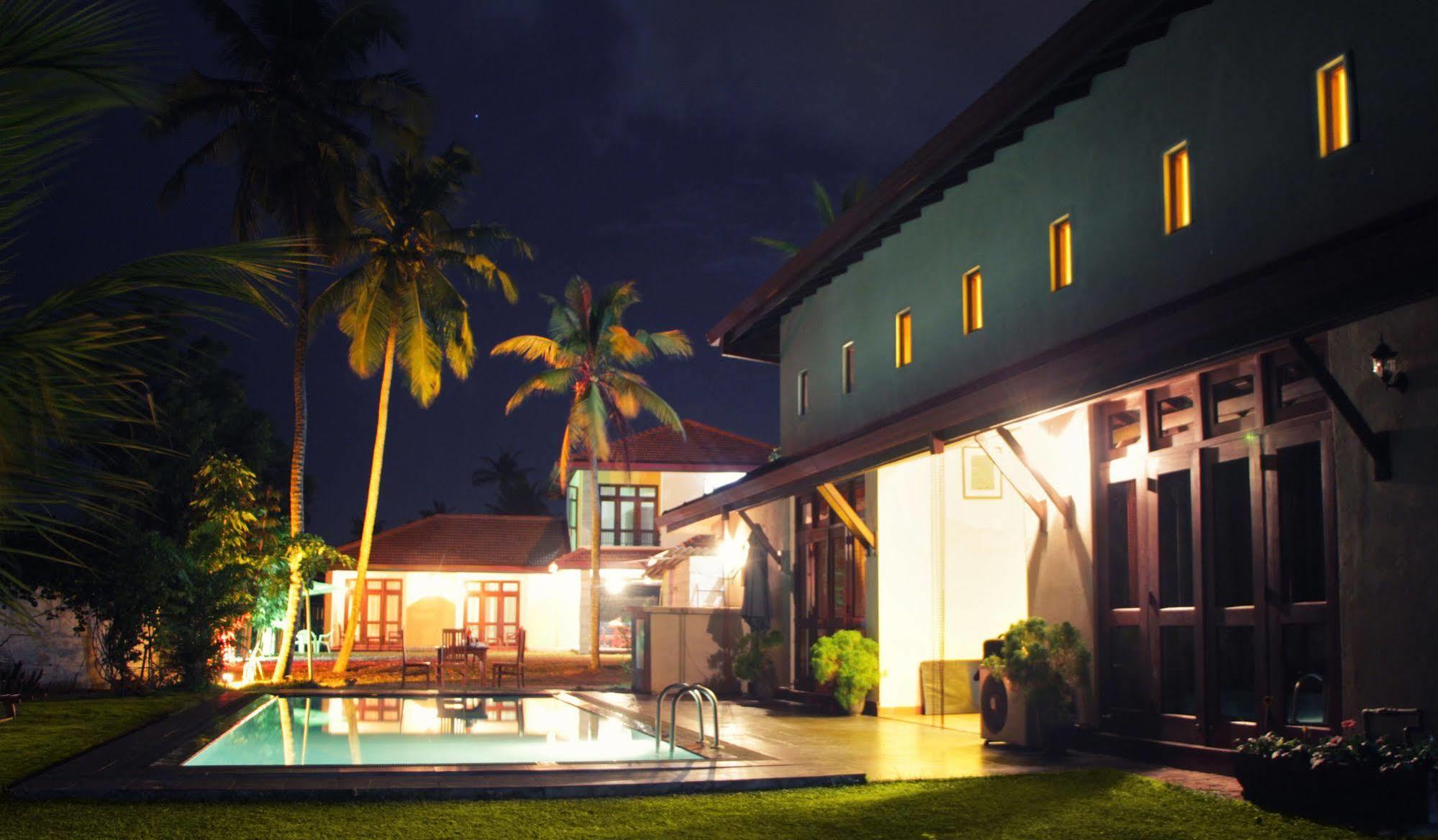 Airport Villa Katunayaka Esterno foto