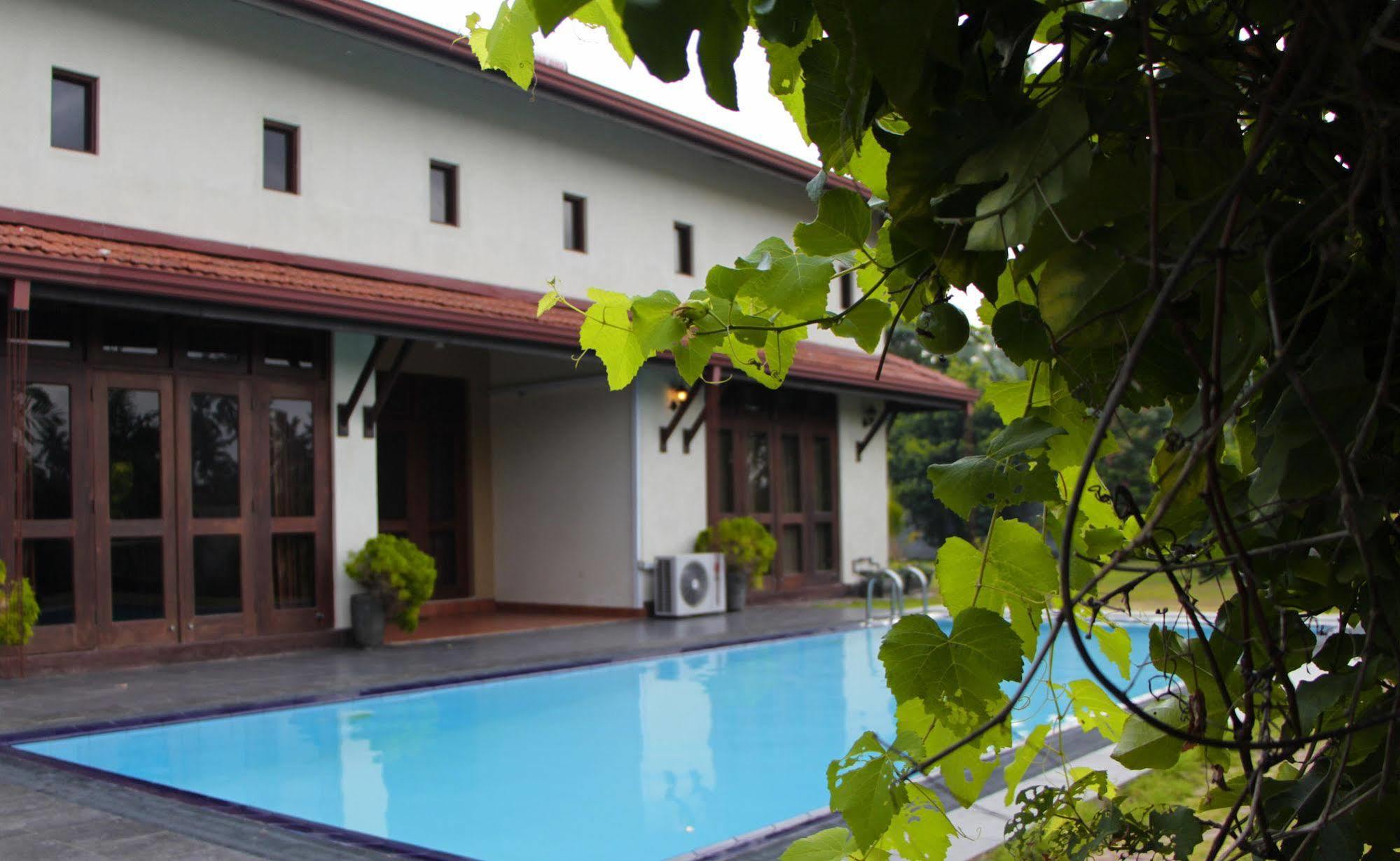 Airport Villa Katunayaka Esterno foto
